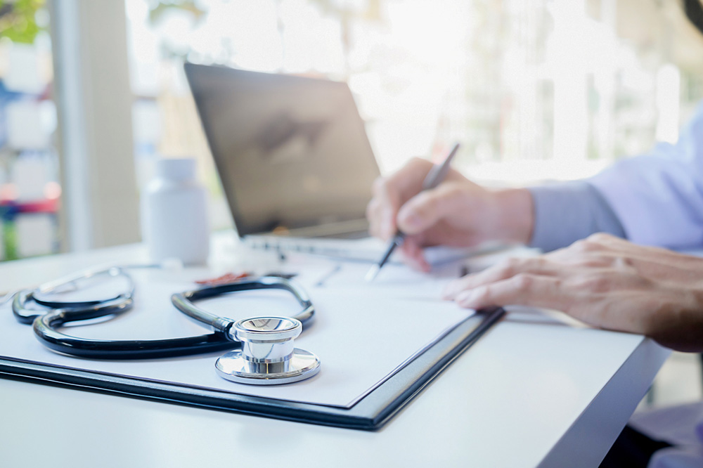 LES INFIRMIÈRES EN PRATIQUE AVANCÉE : DES BÉMOLS, MAIS AUSSI UN PROGRÈS HISTORIQUE POUR NOTRE PROFESSION